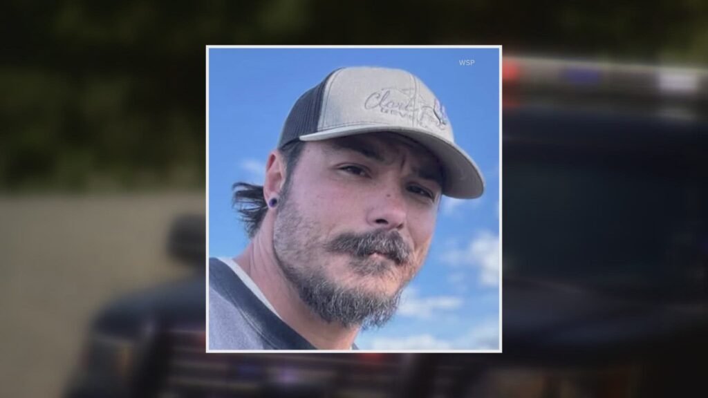 image of travis decker suspect in triple homicide case involving his daughters